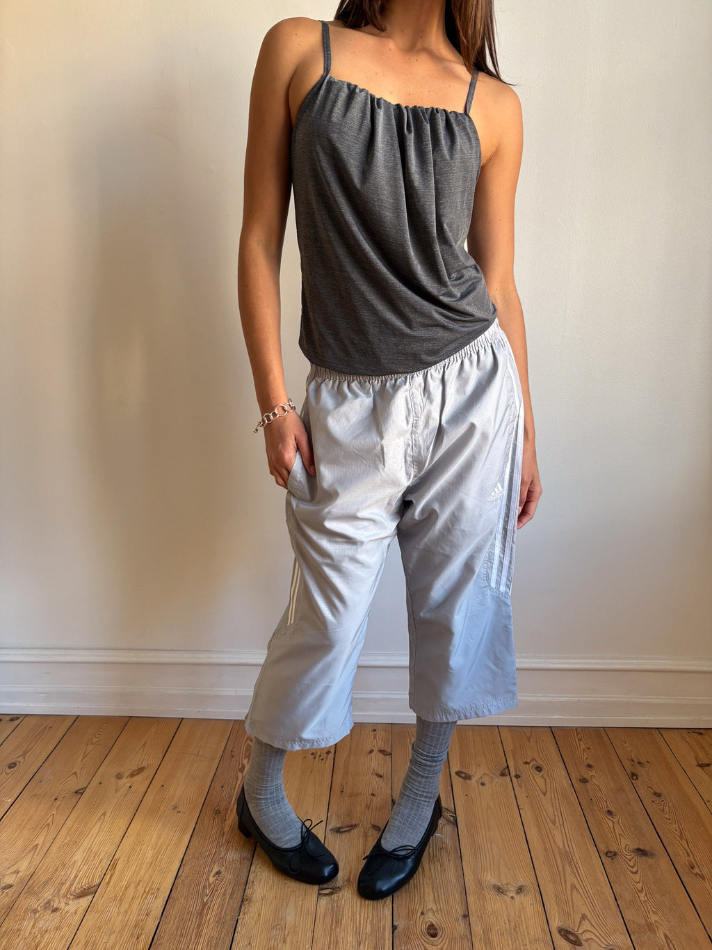 030 / adidas Grey Capris