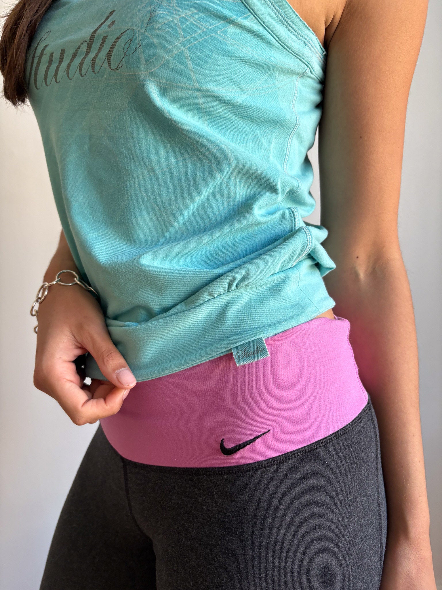 044 / Nike Capri Pink Waistband